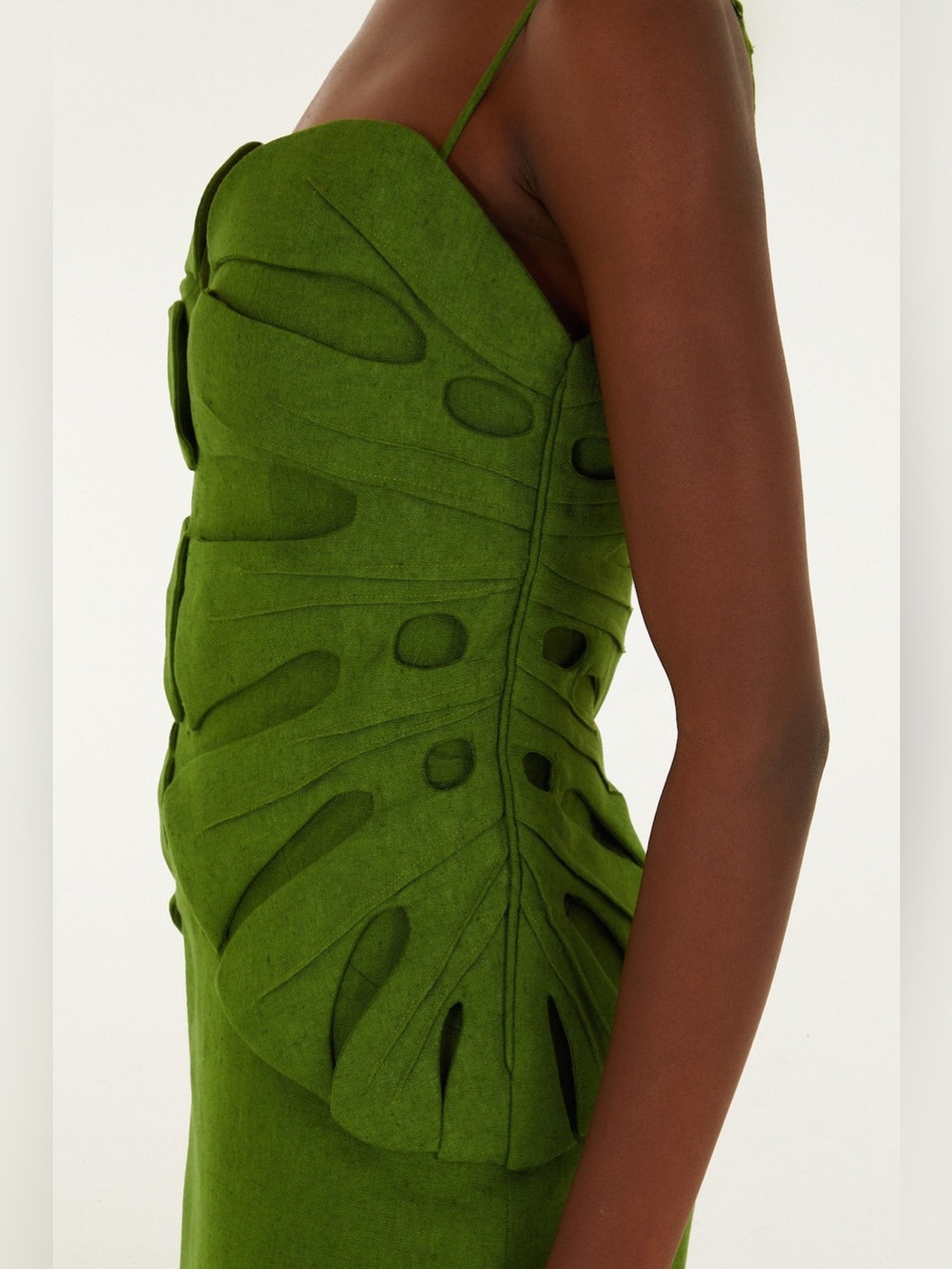 FARM Rio: GREEN MONSTERA LEAF SLEEVELESS
MAXI DRESS - Picture 6 of 11